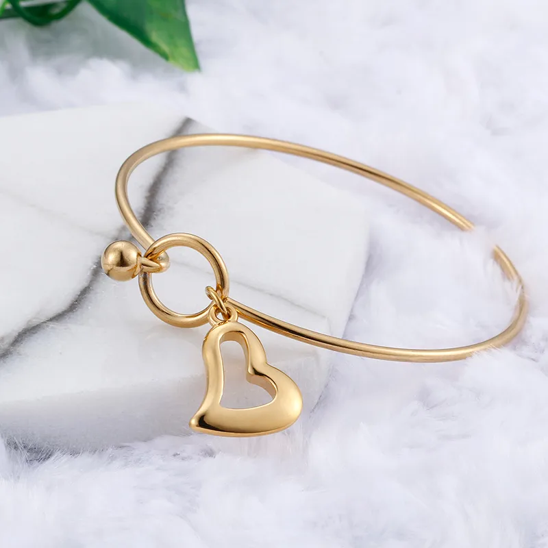 Elegant Modern Style Heart Shape Stainless Steel Titanium Steel 18K Gold Plated Bangle In Bulk display picture 1