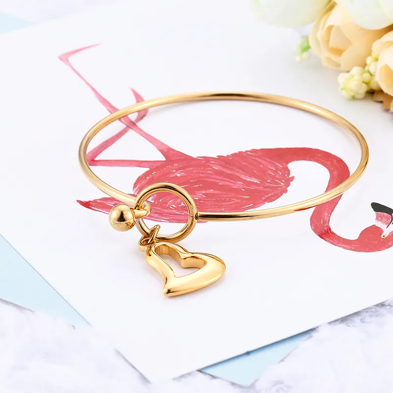 Elegant Modern Style Heart Shape Stainless Steel Titanium Steel 18K Gold Plated Bangle In Bulk display picture 6