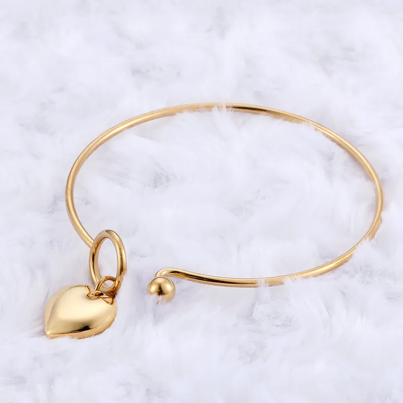 Elegant Modern Style Heart Shape Stainless Steel Titanium Steel 18K Gold Plated Bangle In Bulk display picture 11