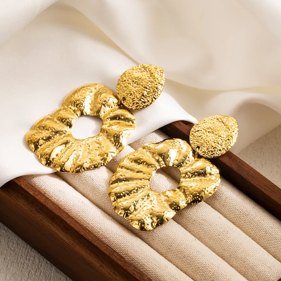 1 Pair Cool Style Round Leaves Flower Pleated Stainless Steel Drop Earrings display picture 2
