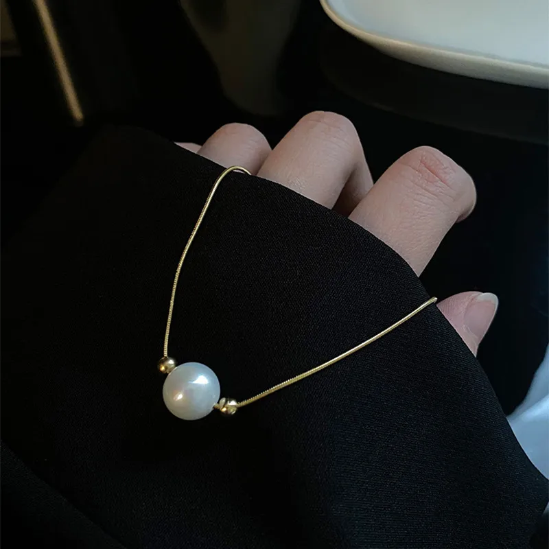 304 Stainless Steel 18K Gold Plated Simple Style Plating Solid Color Necklace display picture 3