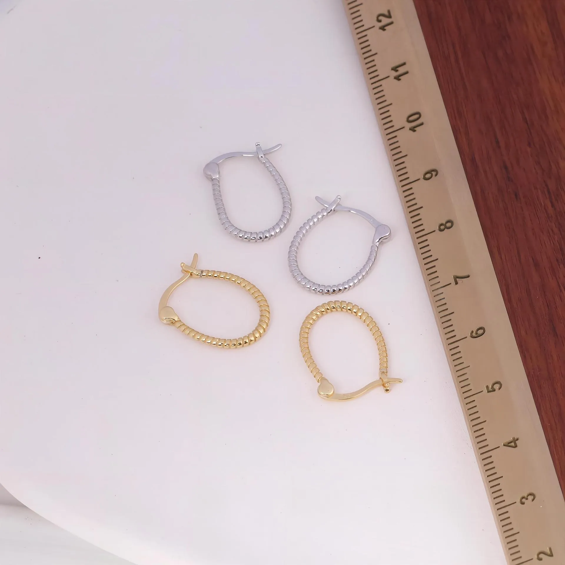 1 Pair 925 Sterling Silver Waves Solid Color Earrings display picture 4