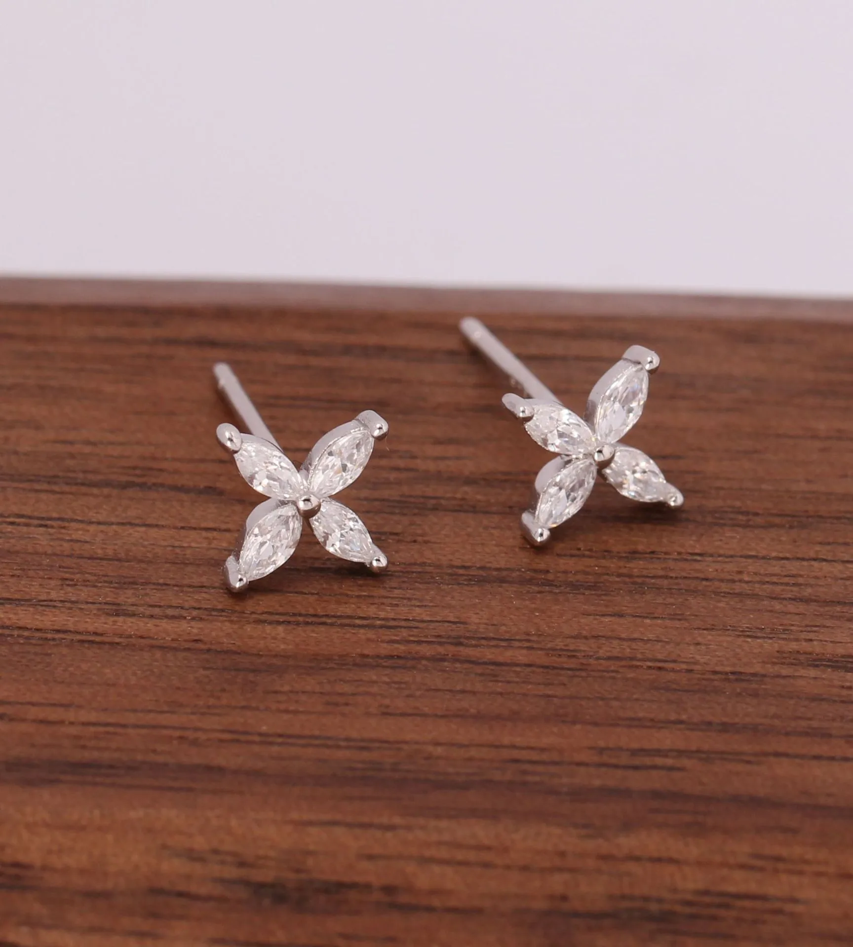 1 Pair 925 Sterling Silver Zircon Flower Ear Studs display picture 7