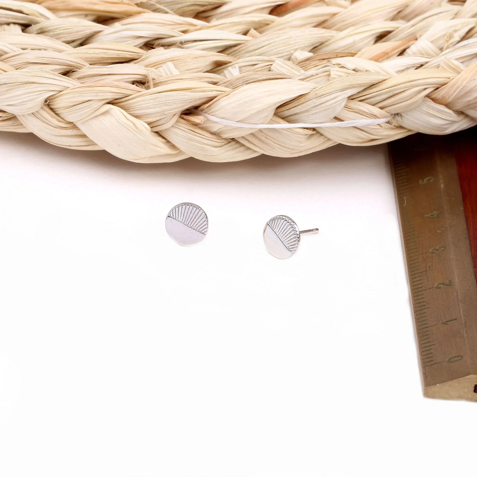1 Pair Simple Style Round Plating Sterling Silver Ear Studs display picture 12