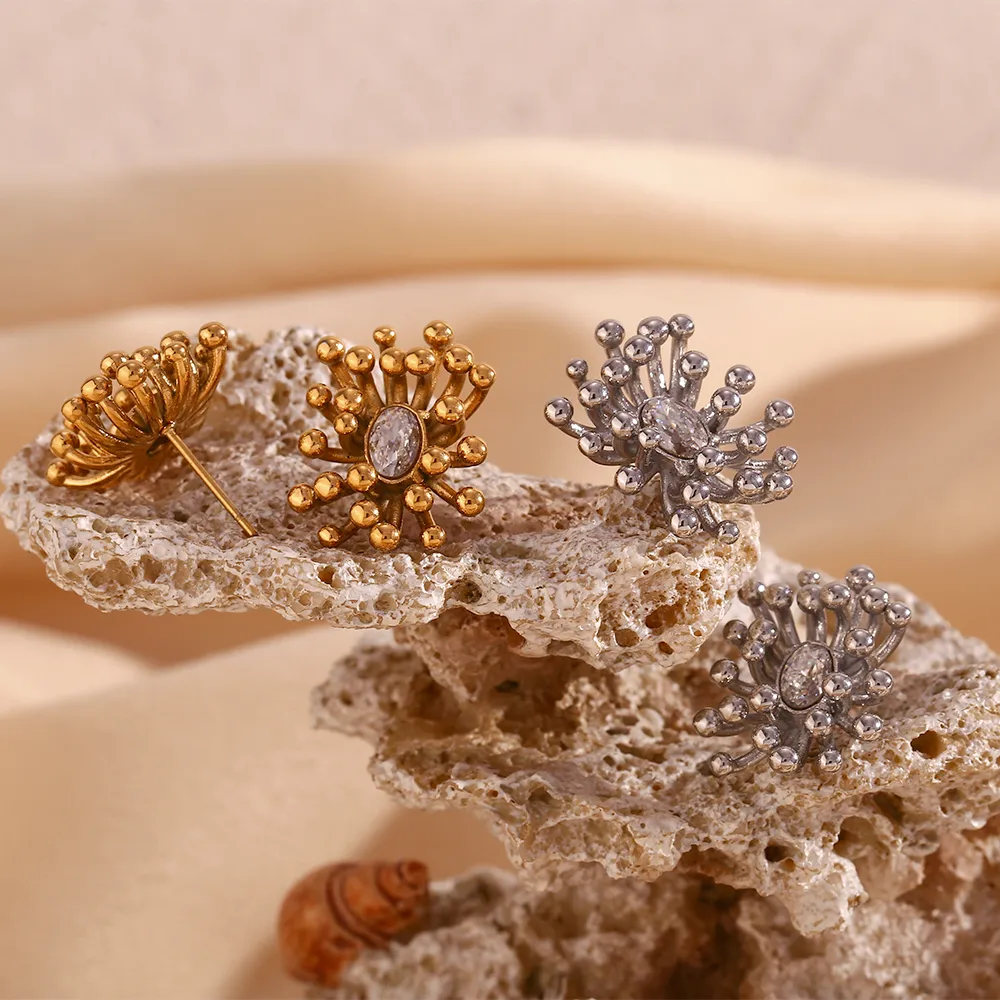 1 Pair Simple Style Flower Plating Inlay 304 Stainless Steel Zircon 18K Gold Plated Ear Studs display picture 9
