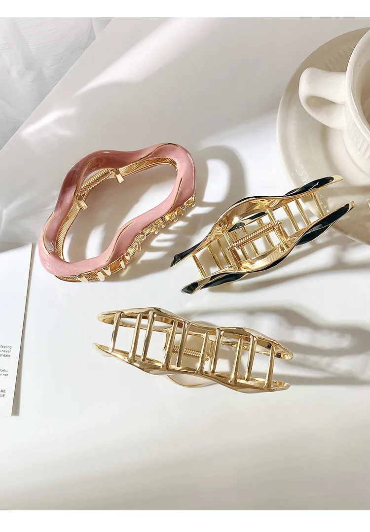 Women's Simple Style Solid Color Metal Hair Claws display picture 6