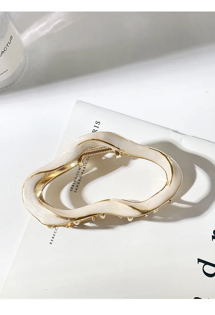 Women's Simple Style Solid Color Metal Hair Claws display picture 8
