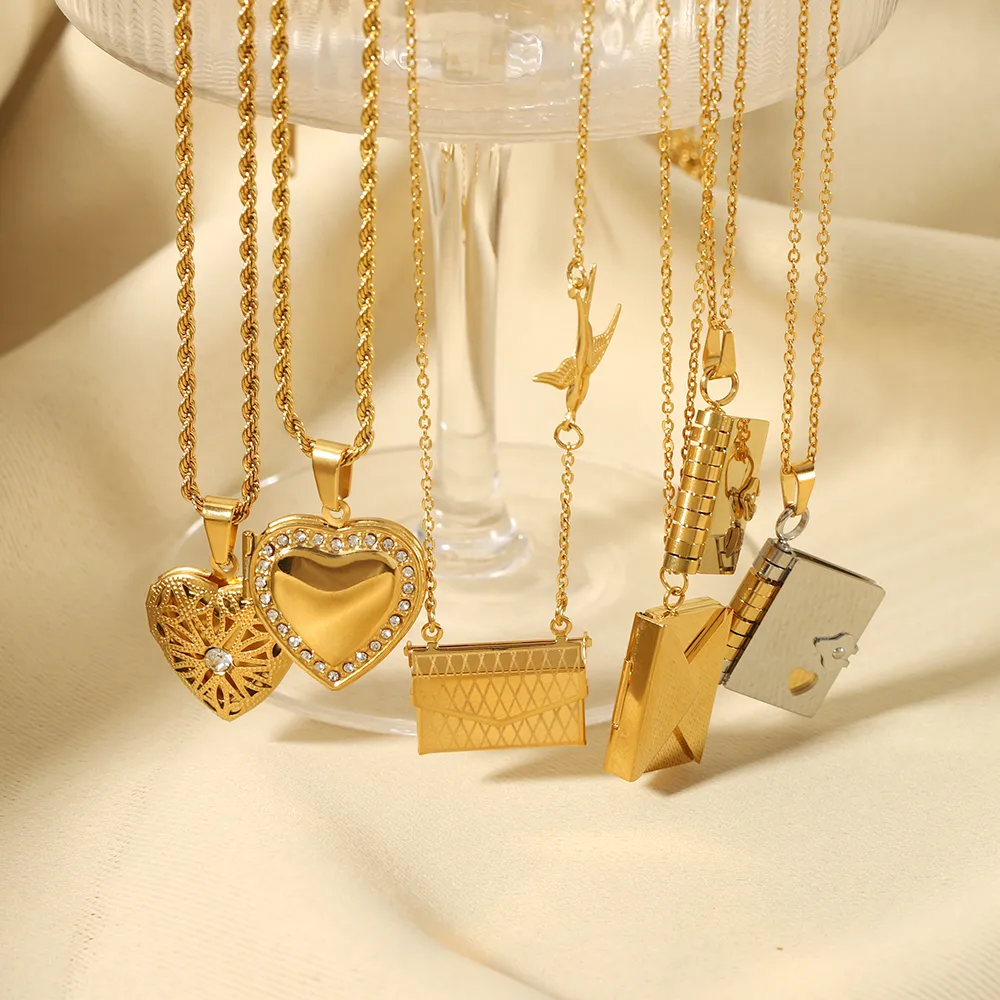 304 Stainless Steel 18K Gold Plated IG Style Simple Style Artistic Plating Hollow Out Inlay Envelope Heart Shape Rhinestones Pendant Necklace display picture 4