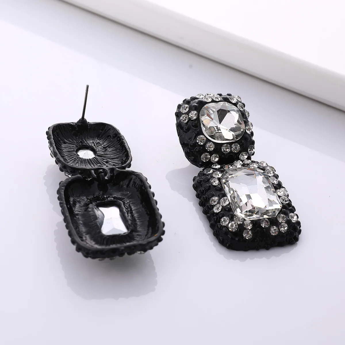 1 Pair Retro Square Inlay Alloy Glass Ear Studs display picture 8
