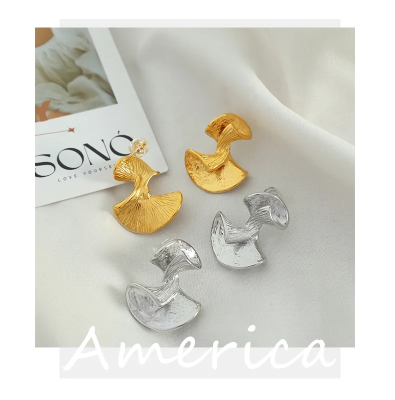 1 Pair Elegant Vintage Style Irregular Plating 304 Stainless Steel Titanium Steel 18K Gold Plated Ear Studs display picture 8