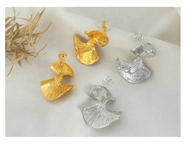 1 Pair Elegant Vintage Style Irregular Plating 304 Stainless Steel Titanium Steel 18K Gold Plated Ear Studs display picture 10