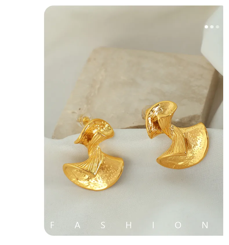 1 Pair Elegant Vintage Style Irregular Plating 304 Stainless Steel Titanium Steel 18K Gold Plated Ear Studs display picture 6