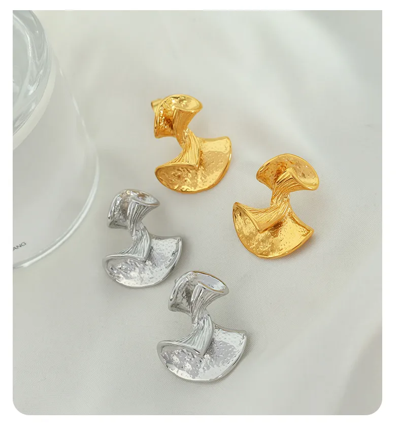 1 Pair Elegant Vintage Style Irregular Plating 304 Stainless Steel Titanium Steel 18K Gold Plated Ear Studs display picture 11