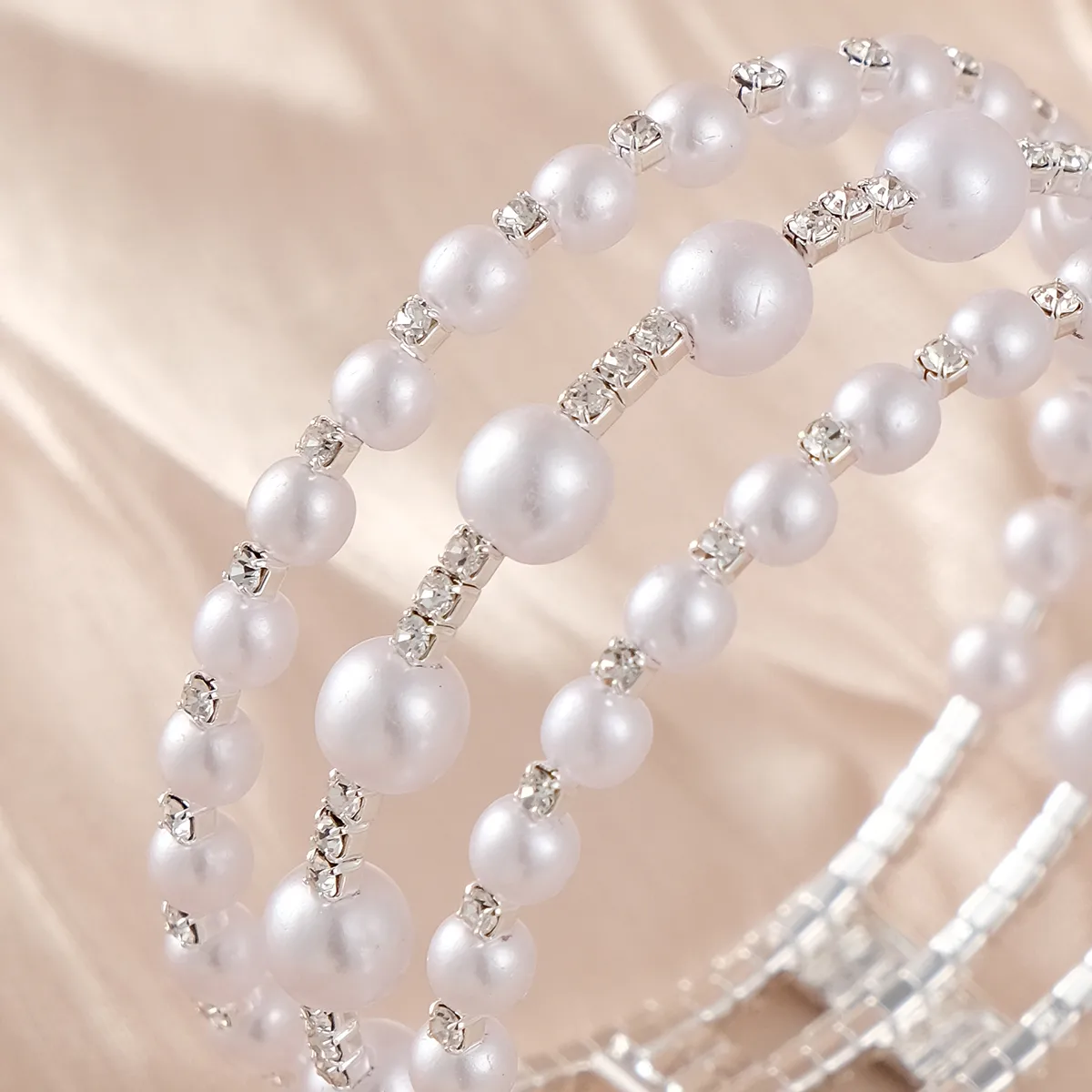 Elegant Shiny Geometric Artificial Pearls Rhinestones Metal Wholesale Bangle display picture 4