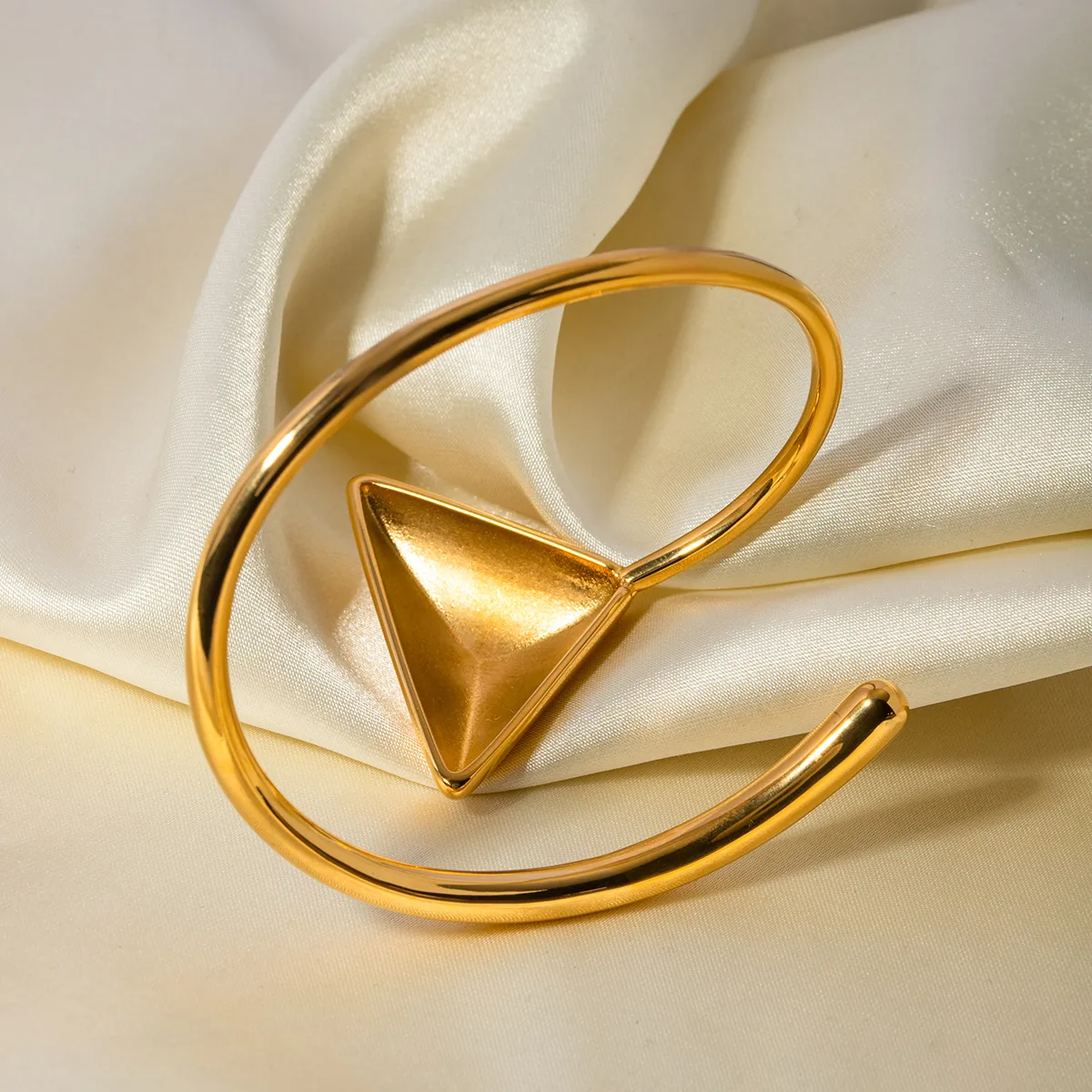 IG Style Elegant Triangle 304 Stainless Steel Bangle In Bulk display picture 6