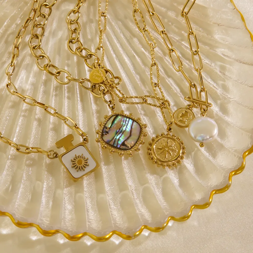 304 Stainless Steel 14K Gold Plated Retro Plating Inlay Sun Natural Stone Shell Pendant Necklace display picture 5