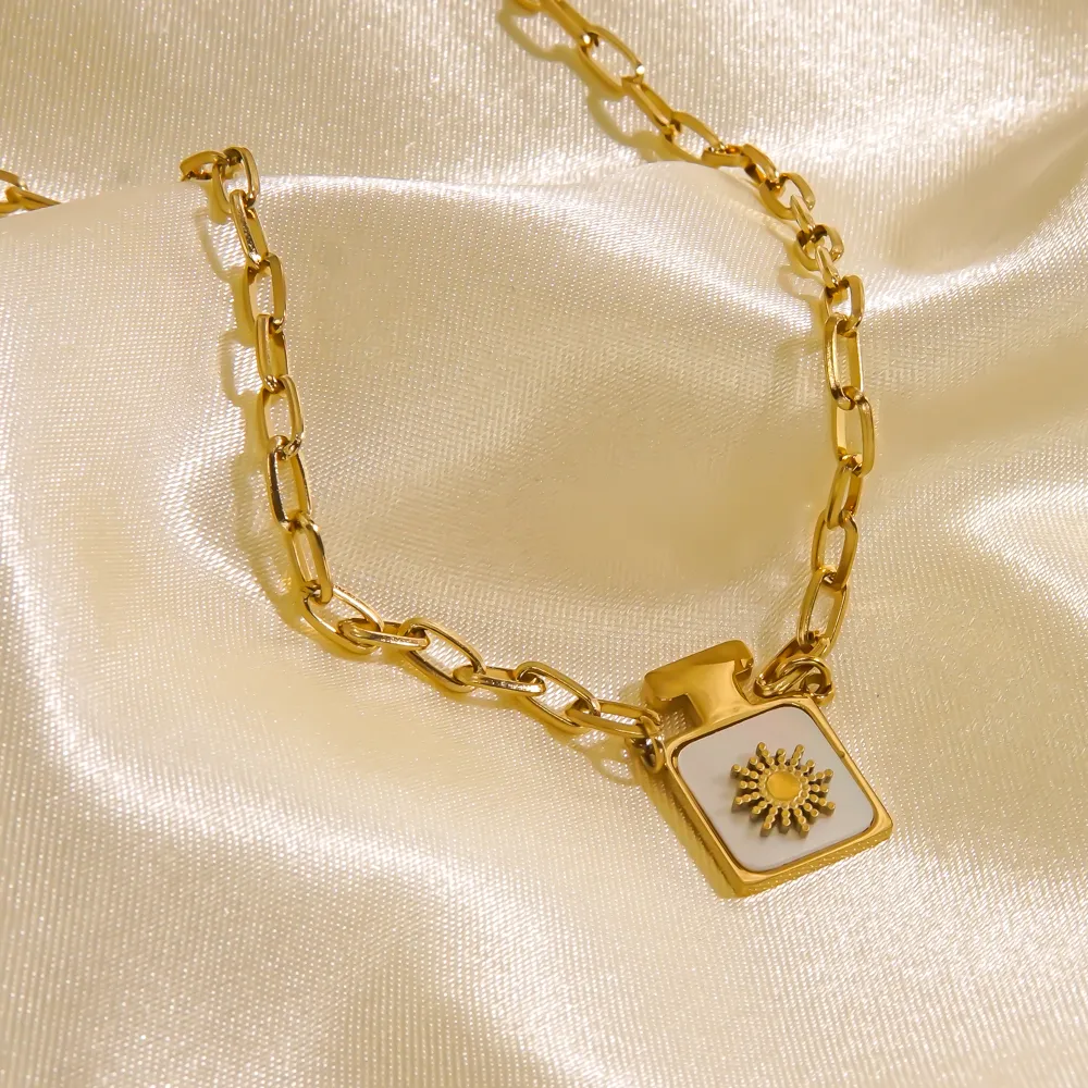 304 Stainless Steel 14K Gold Plated Retro Plating Inlay Sun Natural Stone Shell Pendant Necklace display picture 3