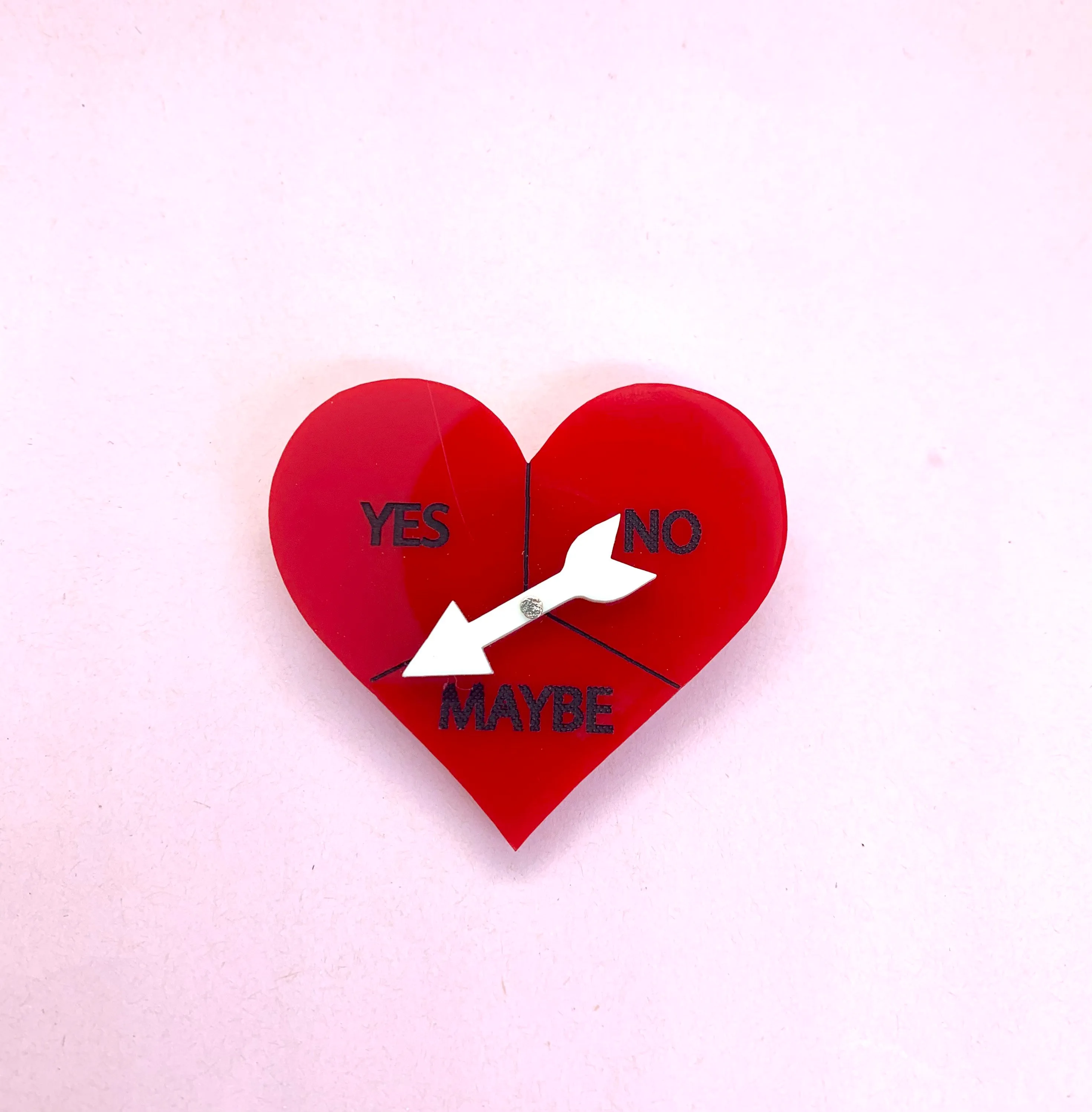 Romantic Simple Style Letter Heart Shape Arylic Women's Brooches 1 Piece display picture 3