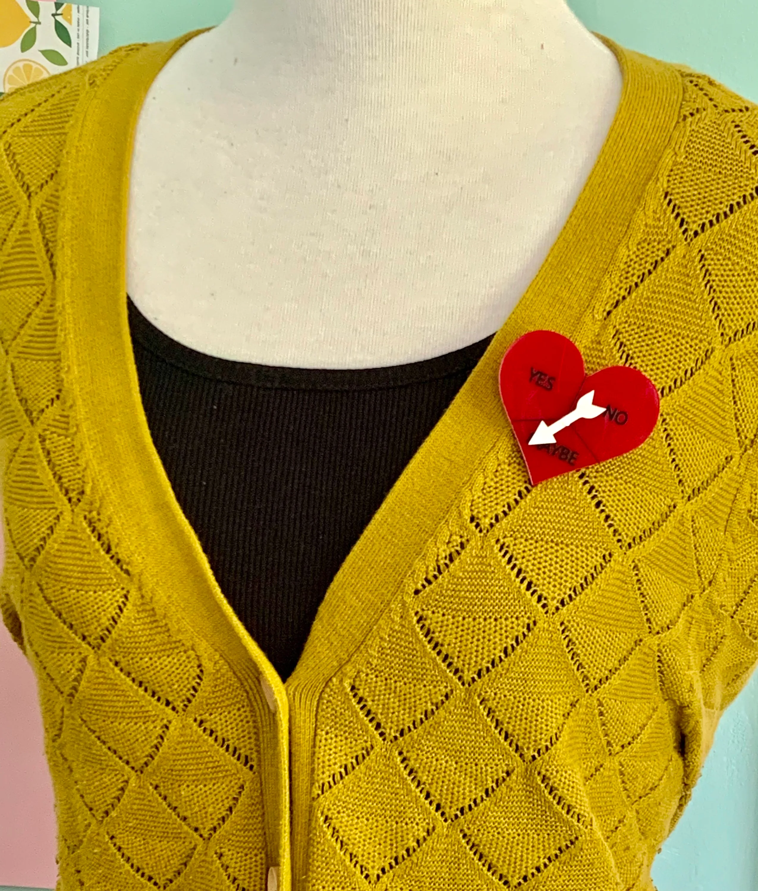 Romantic Simple Style Letter Heart Shape Arylic Women's Brooches 1 Piece display picture 4