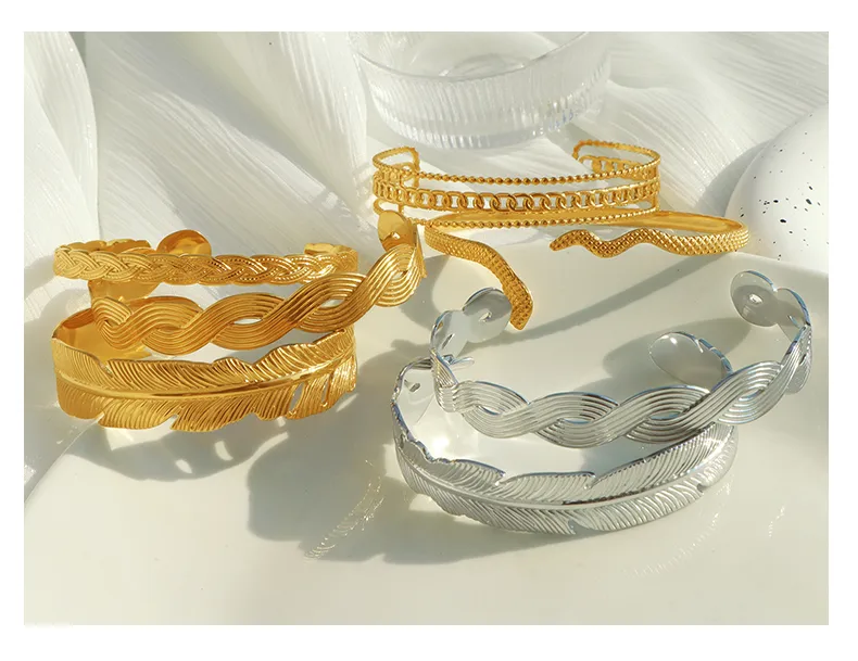 Vintage Style Exaggerated Round Feather 304 Stainless Steel 18K Gold Plated Bangle In Bulk display picture 10
