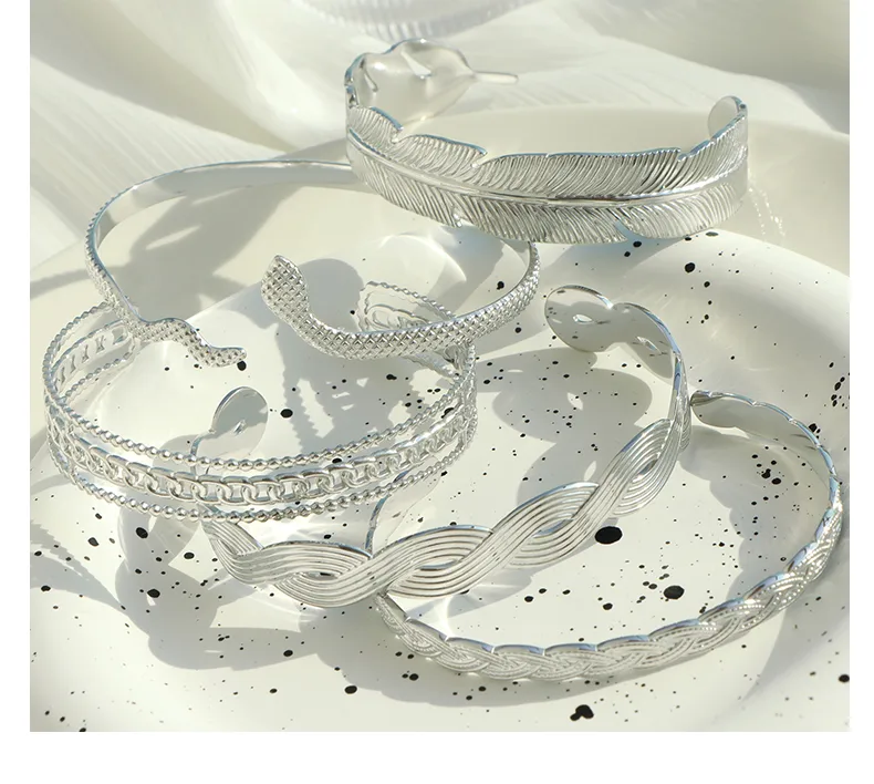 Vintage Style Exaggerated Round Feather 304 Stainless Steel 18K Gold Plated Bangle In Bulk display picture 7