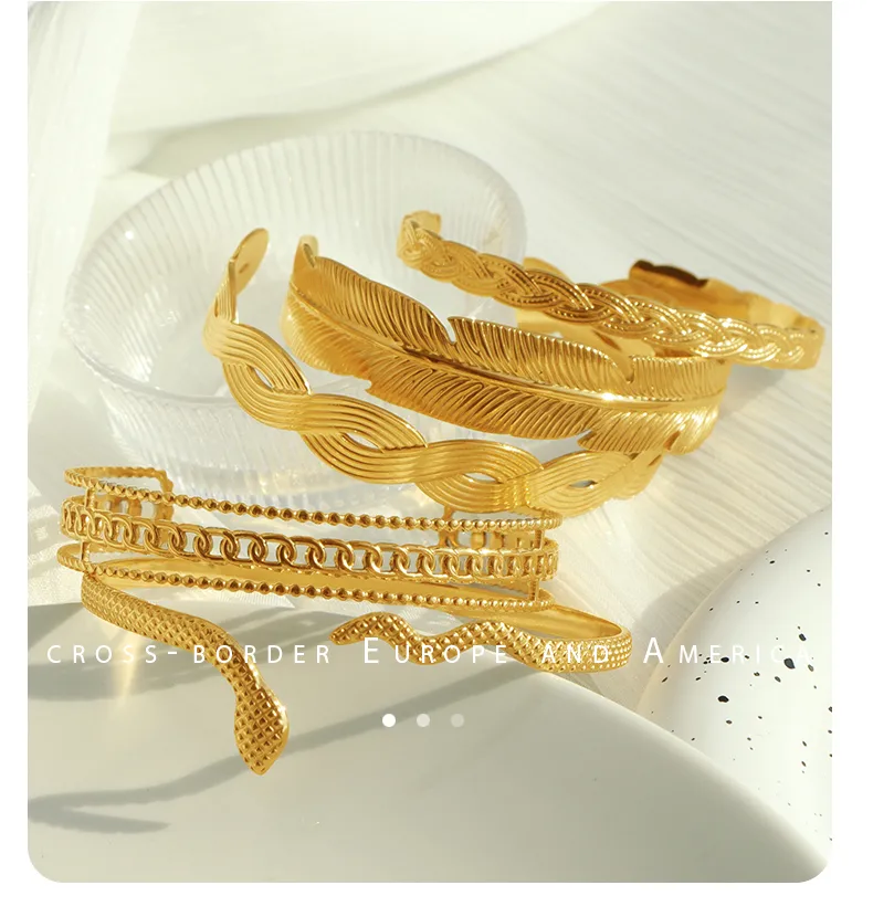Vintage Style Exaggerated Round Feather 304 Stainless Steel 18K Gold Plated Bangle In Bulk display picture 4