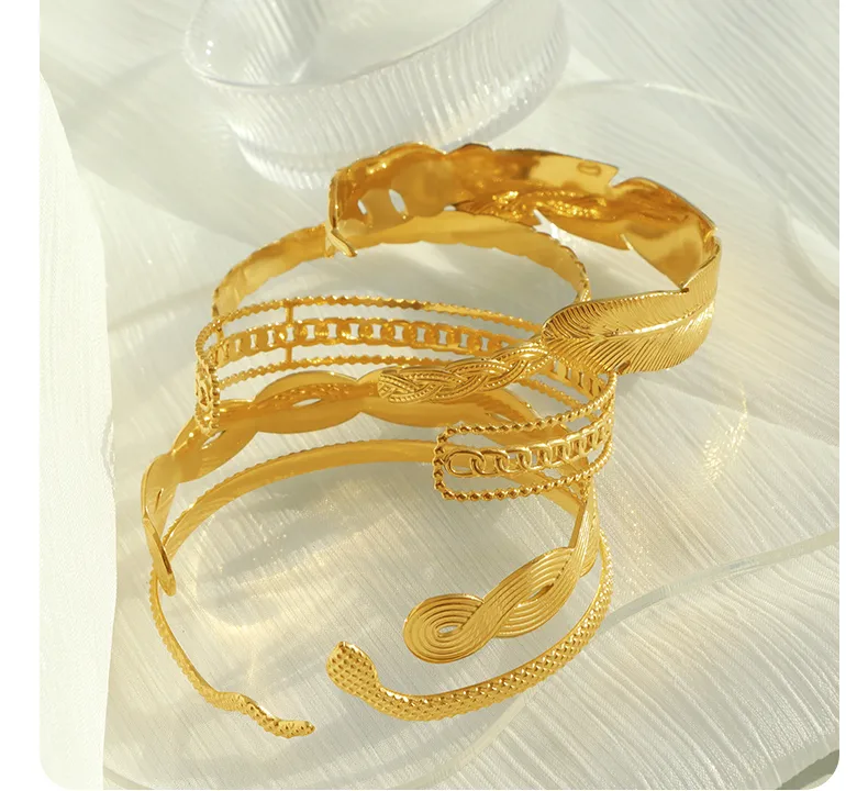 Vintage Style Exaggerated Round Feather 304 Stainless Steel 18K Gold Plated Bangle In Bulk display picture 6