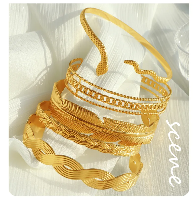 Vintage Style Exaggerated Round Feather 304 Stainless Steel 18K Gold Plated Bangle In Bulk display picture 9