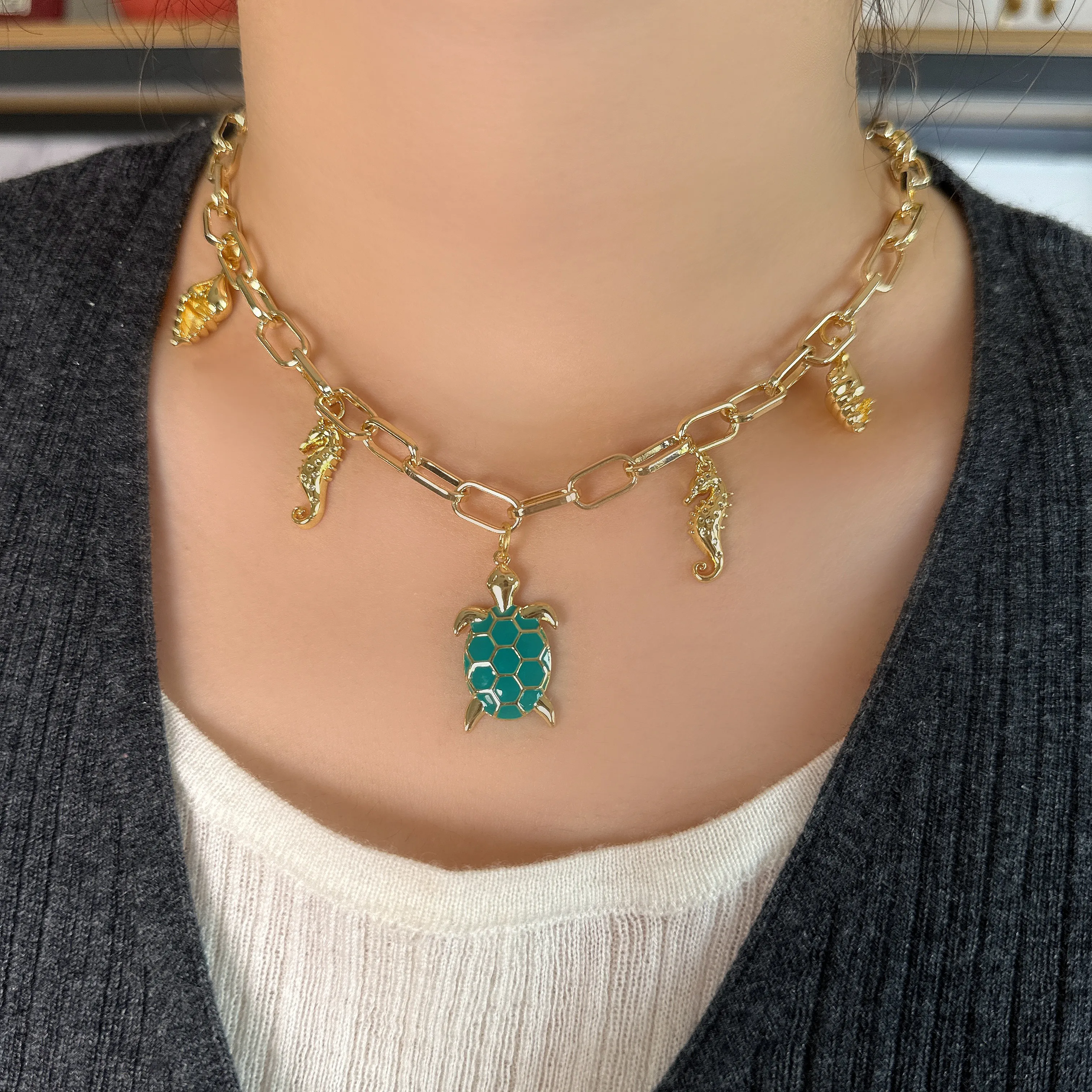 Copper 18K Gold Plated Tortoise Pendant Necklace display picture 3