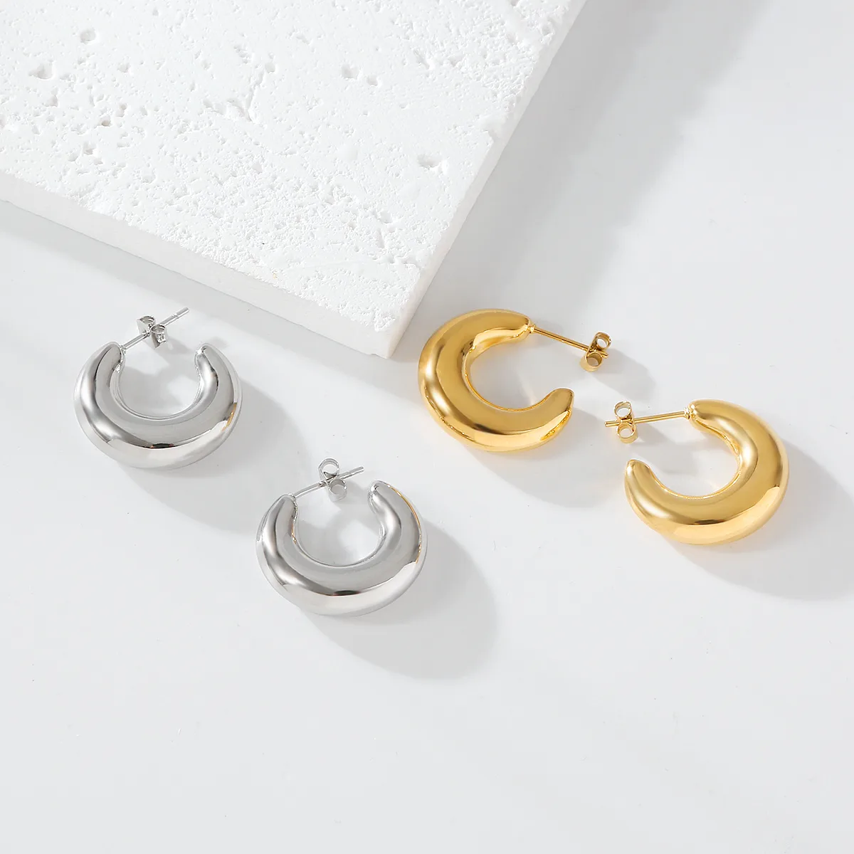 1 Pair Casual Elegant Commute C Shape 304 Stainless Steel Ear Studs display picture 3