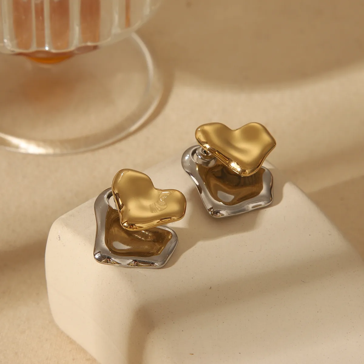 1 Pair Commute Red Heart Solid Color 304 Stainless Steel 18K Gold Plated Ear Studs display picture 2