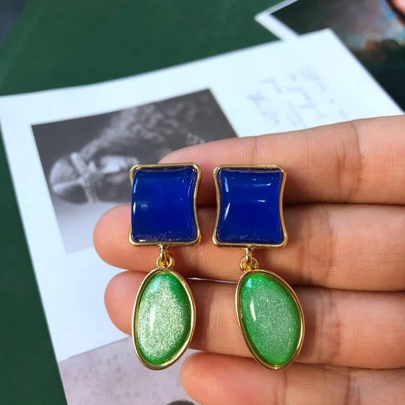 1 Pair Vintage Style Classic Style Geometric Inlay Alloy Resin Drop Earrings display picture 7