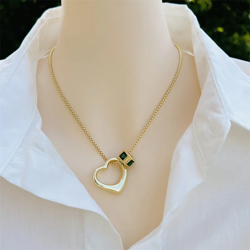 Copper 18K Gold Plated Inlay Poker Heart Shape Zircon Pendant Necklace display picture 2