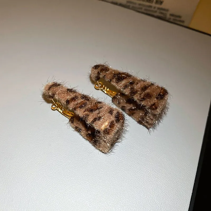 1 Pair Casual Artistic Commute Leopard Cloth Earrings Ear Studs display picture 5