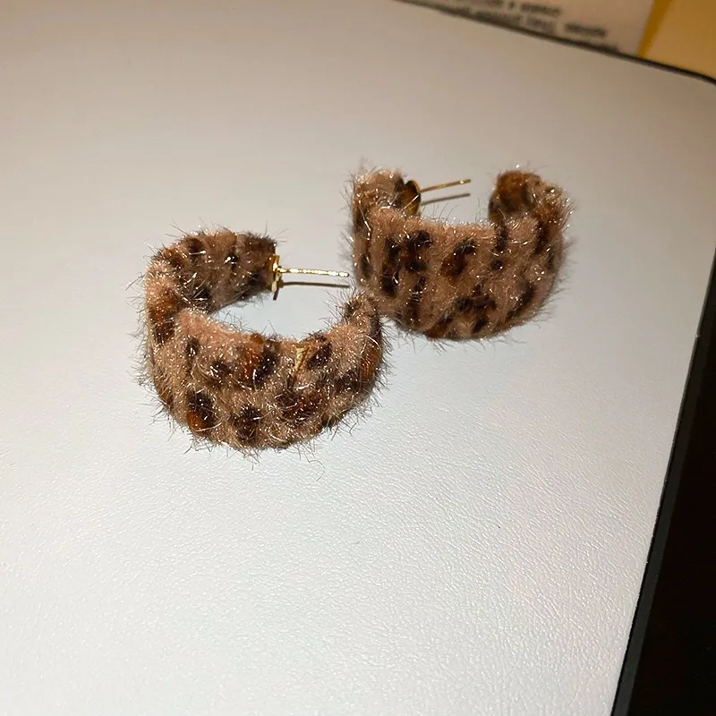 1 Pair Casual Artistic Commute Leopard Cloth Earrings Ear Studs display picture 2