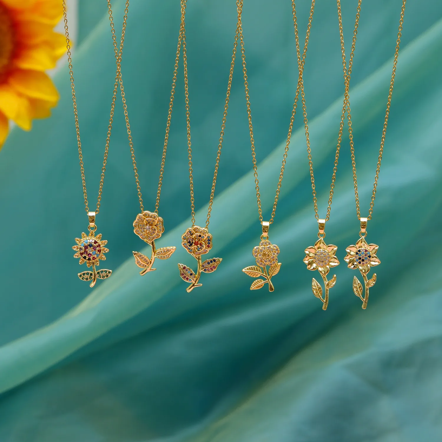 Copper 18K Gold Plated Inlay Sunflower Zircon Pendant Necklace display picture 2