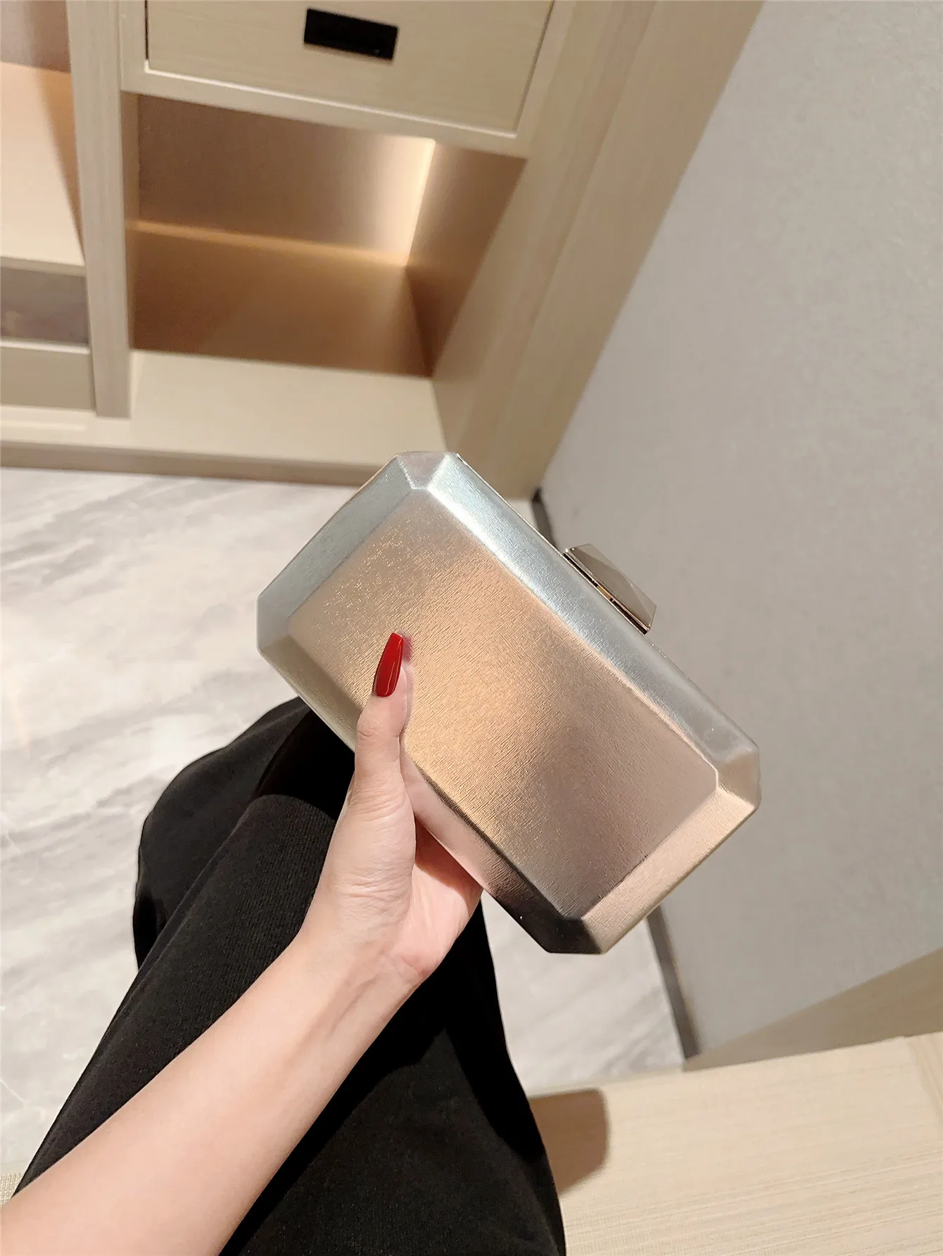 Gold Silver Pu Leather Solid Color Square Evening Bags display picture 9