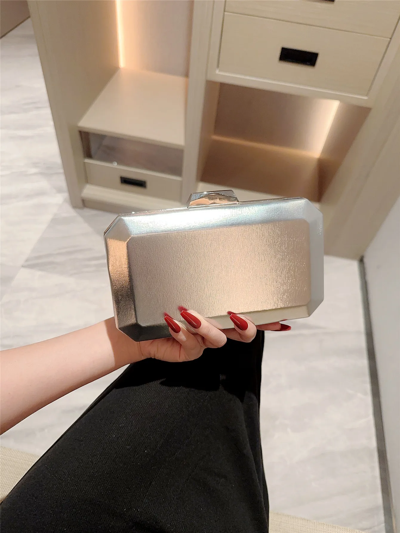 Gold Silver Pu Leather Solid Color Square Evening Bags display picture 14