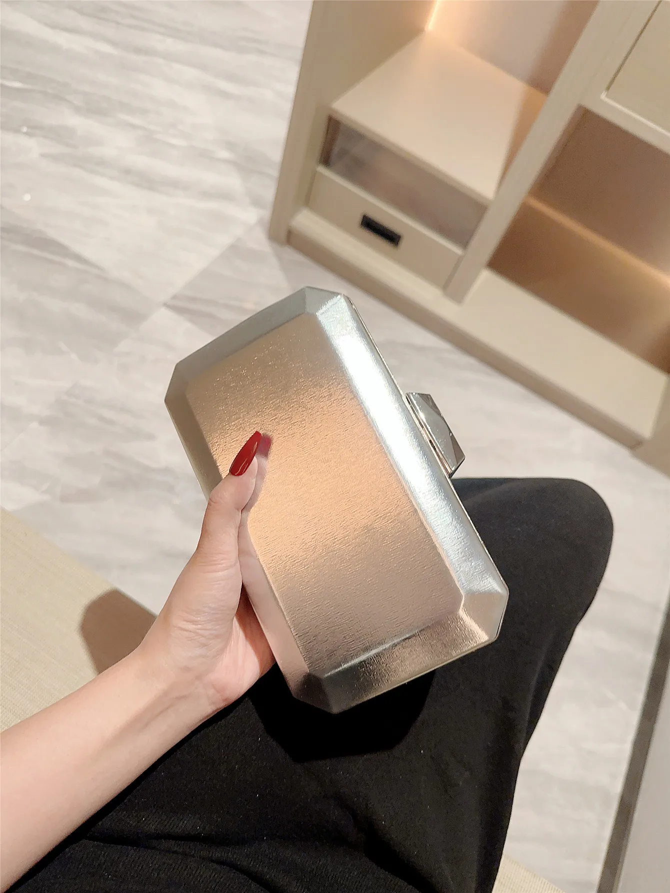 Gold Silver Pu Leather Solid Color Square Evening Bags display picture 10