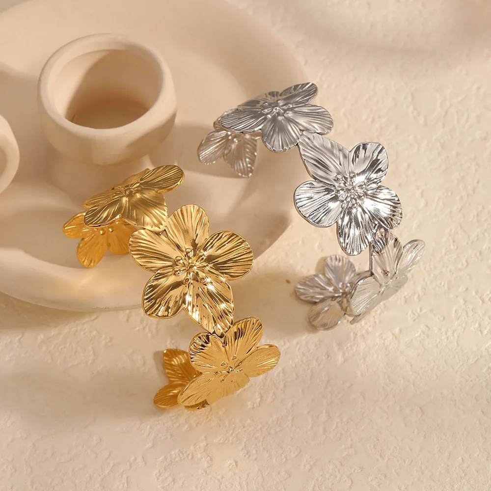 IG Style French Style Flower 304 Stainless Steel 18K Gold Plated Bangle In Bulk display picture 1