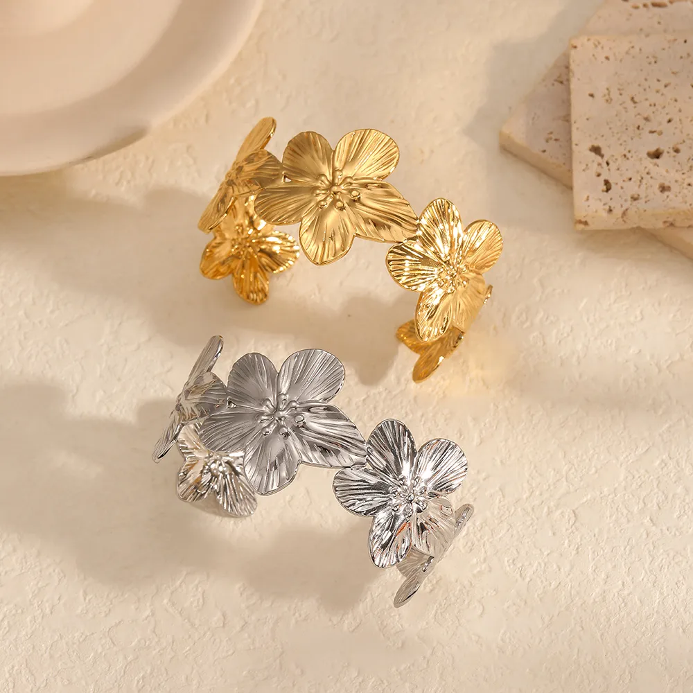 IG Style French Style Flower 304 Stainless Steel 18K Gold Plated Bangle In Bulk display picture 2