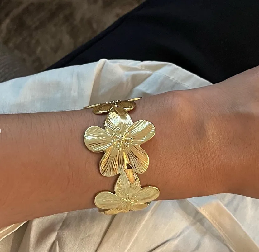 IG Style French Style Flower 304 Stainless Steel 18K Gold Plated Bangle In Bulk display picture 3
