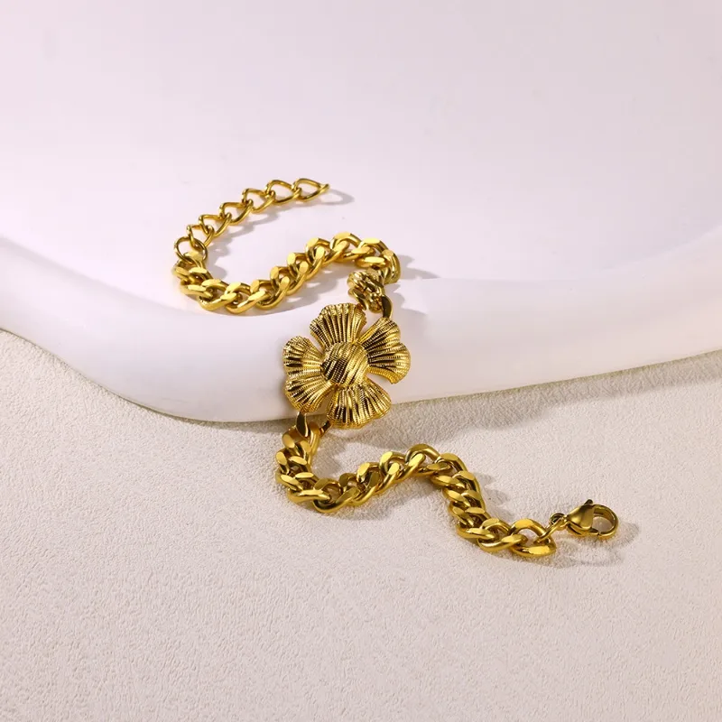 Romantic Pastoral Solid Color Flower 304 Stainless Steel Bracelets In Bulk display picture 1