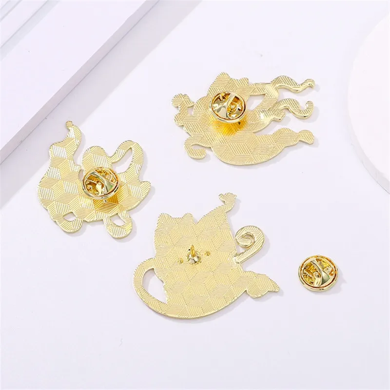 Cartoon Style Cat Alloy Stamping Stoving Varnish Plating Unisex Brooches Collar Pin display picture 3