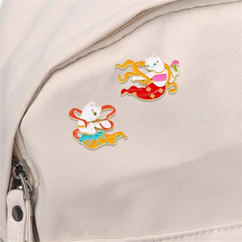 Cartoon Style Cat Alloy Stamping Stoving Varnish Plating Unisex Brooches Collar Pin display picture 4