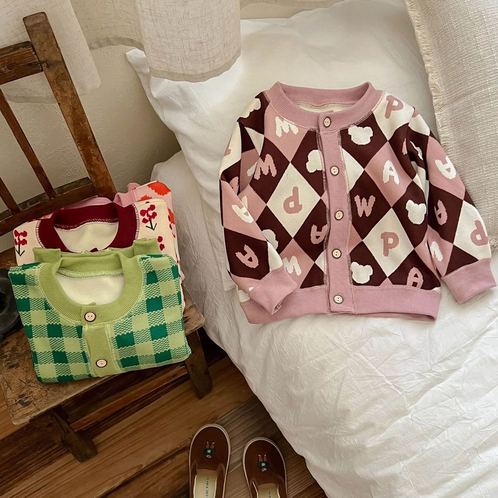 Autumn And Winter New Children's  Knitted Coat Boys And Girls Baby Warm Cardigan Thickened Outer Coat display picture 4