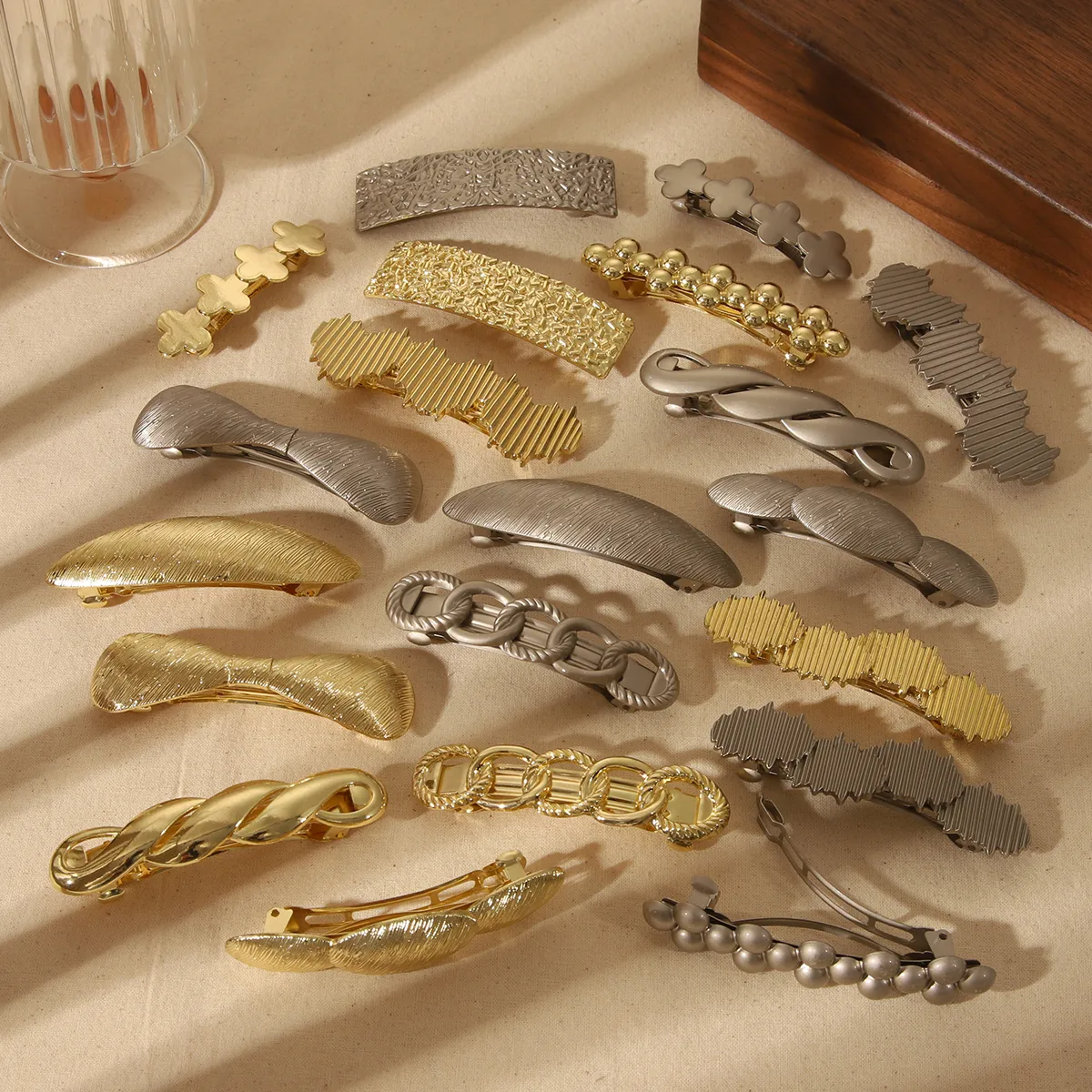 Women's Cute Basic Solid Color Alloy Hair Clip display picture 24