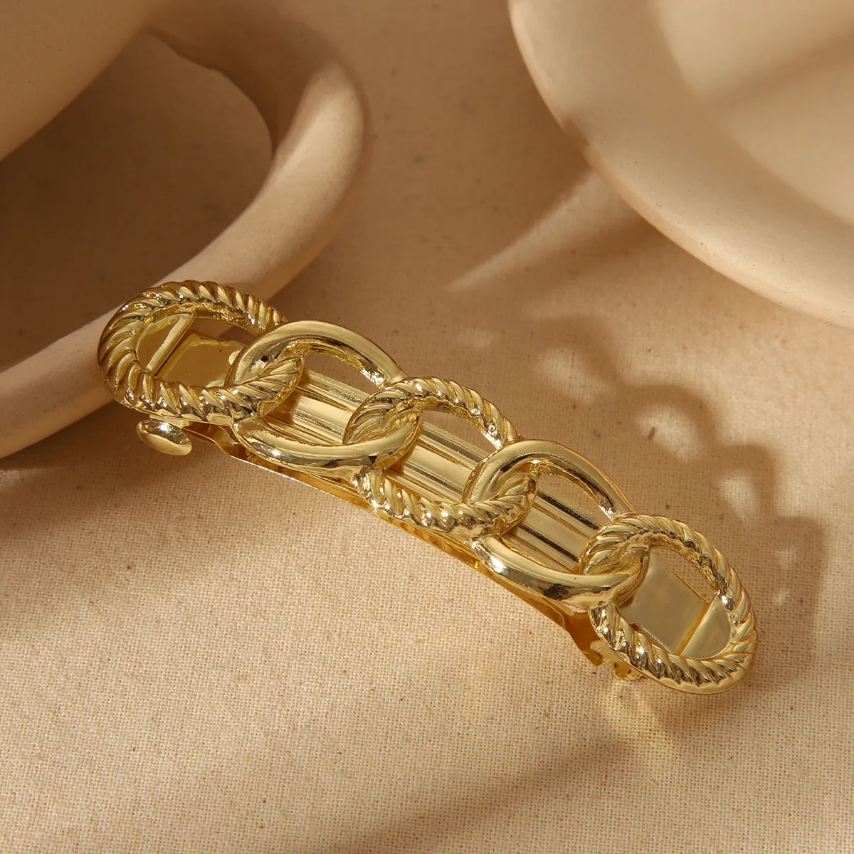 Women's Cute Basic Solid Color Alloy Hair Clip display picture 26