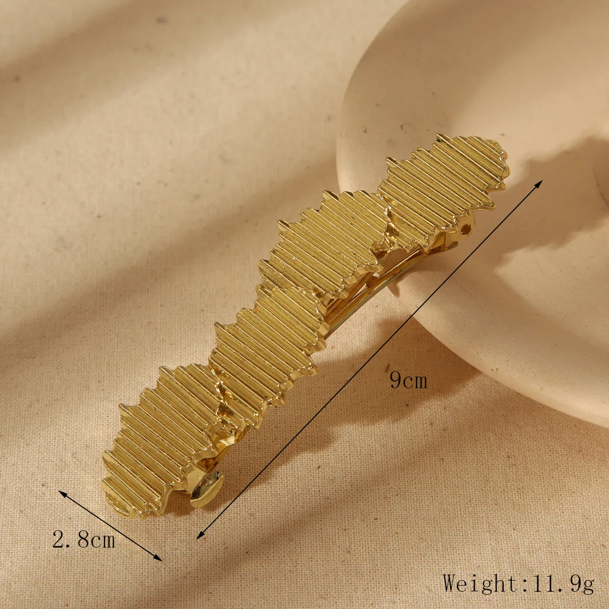 Women's Cute Basic Solid Color Alloy Hair Clip display picture 17