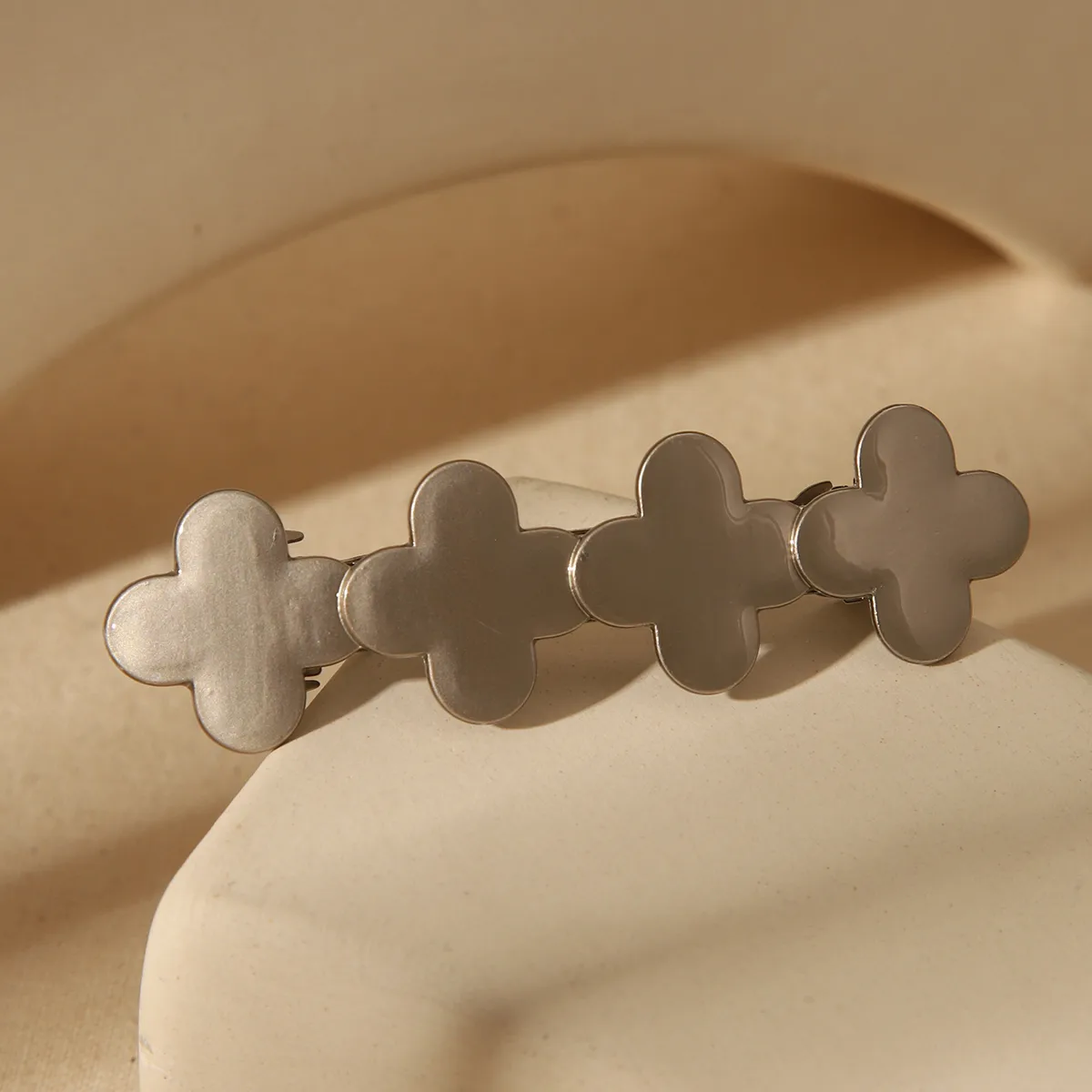 Women's Cute Basic Solid Color Alloy Hair Clip display picture 2